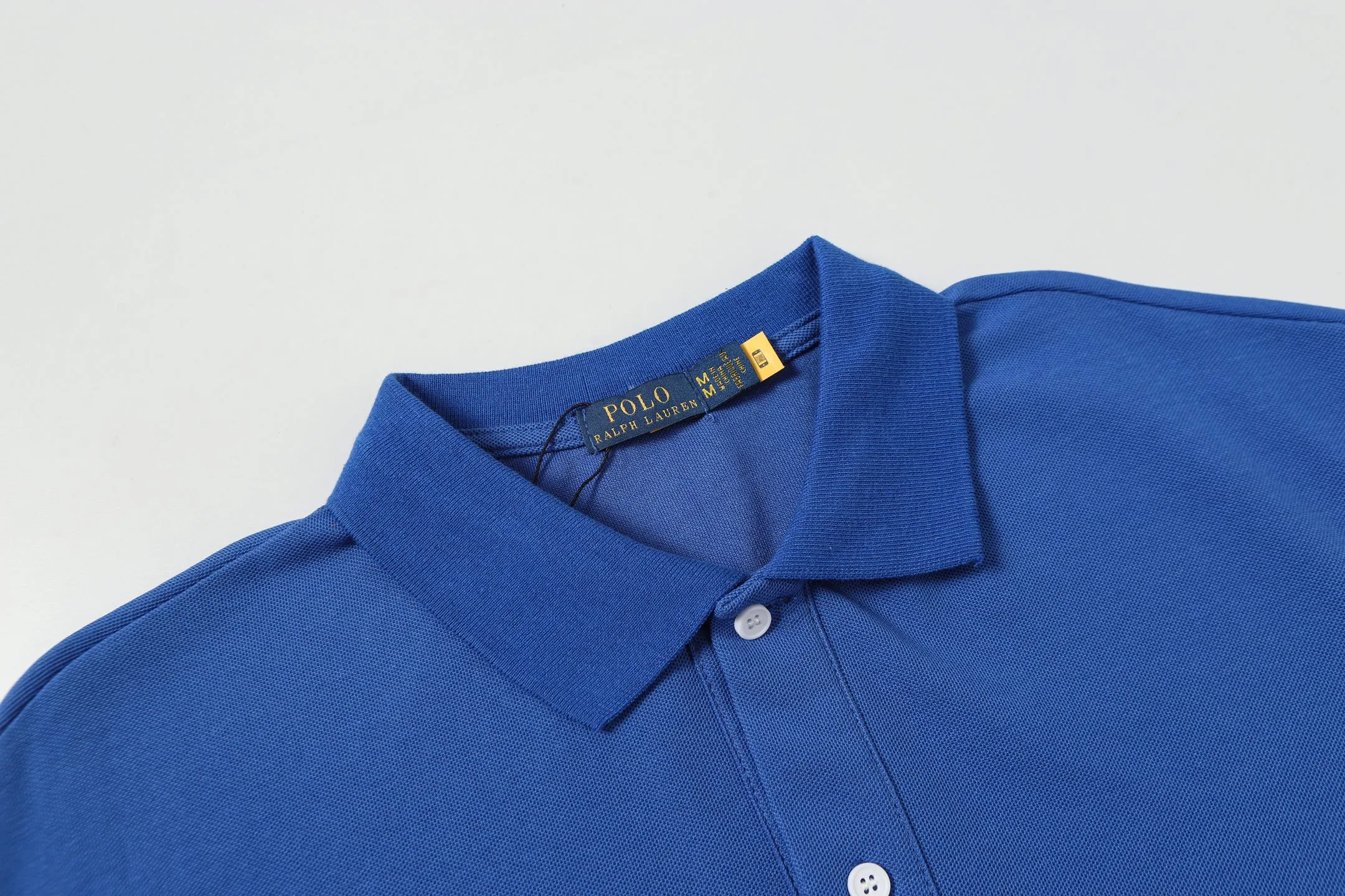 P146 Style No.: A013 [Ralph Lauren Classic Logo Embroidered Polo Shirt] ✅250g fine cotton pique fabric, custom-woven and dyed threads ✅Original stickers Scan the QR code to enter the official website ✅Large version, loose and stylish, can wear up to 210 pounds Color: Black White Navy Blue Sky Blue Dark Gray Floral Gray Size: S-XL